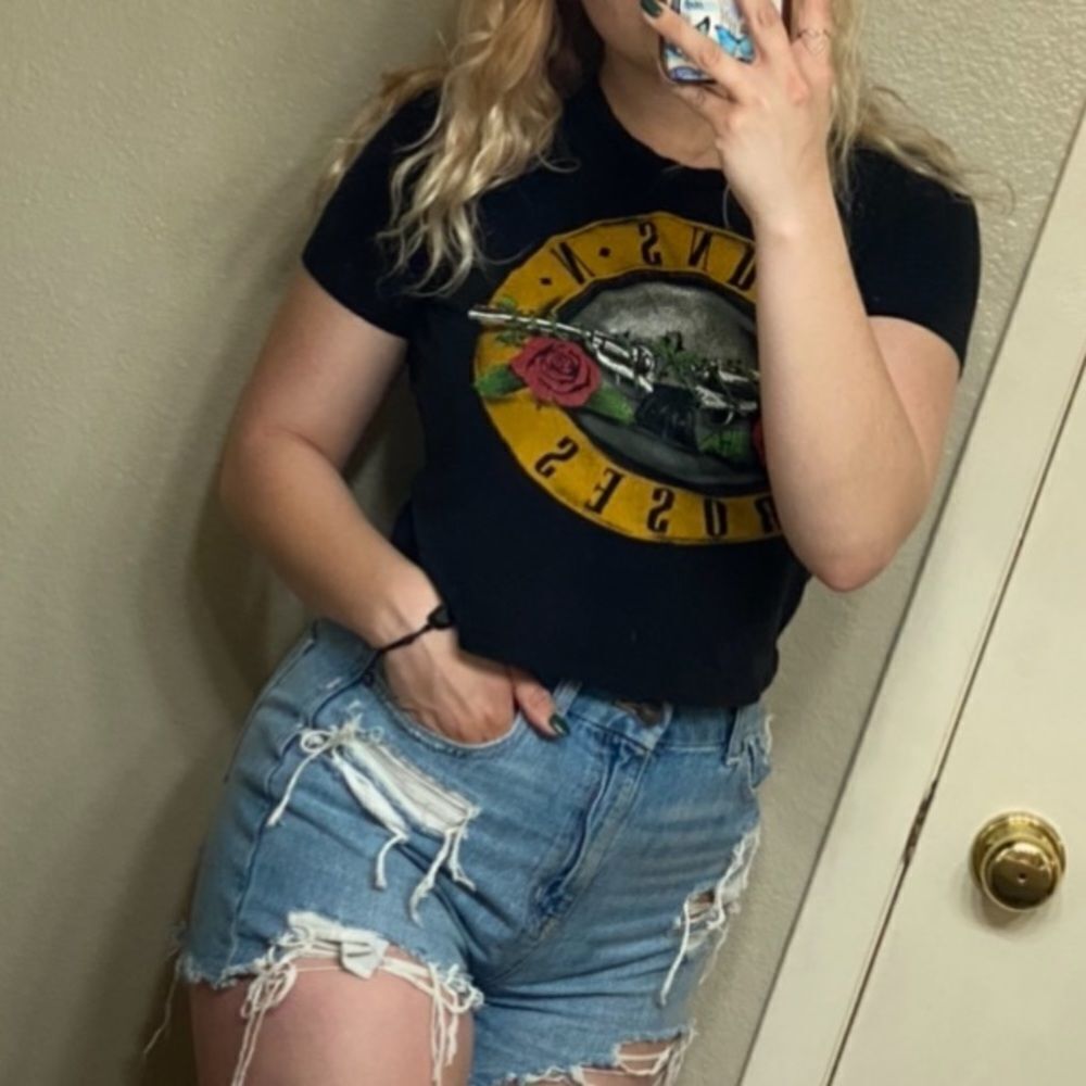 Guns N roses Urban Outfitters Black cropped graphic band tee
